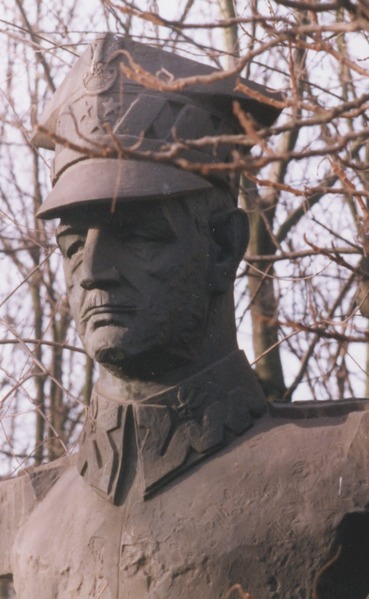 Pomnik gen. Władysława Sikorskiego - zbliżenie